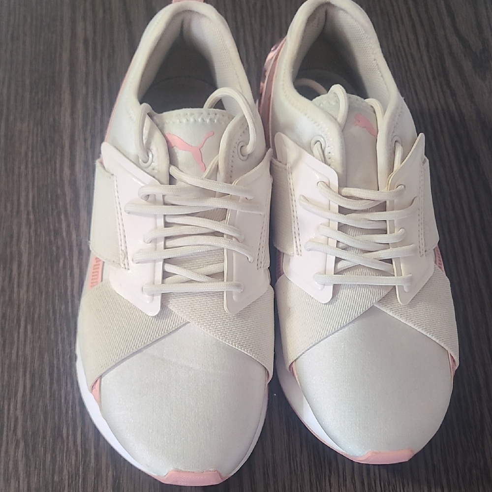 Puma Women's Sneakers in Cream and Pink